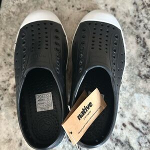 Native ship on shoes Jefferson Jiffy Black with Shell White soles